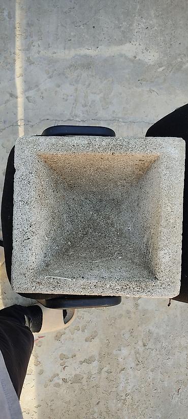 şaxta gülü bitkisi: Beton dekorativ küp/üstlük daş su süzən daş yaxşı vəziyyətdədir.ünvan — 1