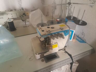 бытовые машинки: Швейная машина Typical, Полуавтомат