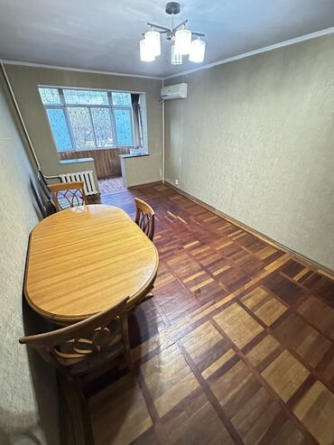 суточный кв город ош: 3 комнаты, 62 м², 105 серия, 1 этаж, Косметический ремонт