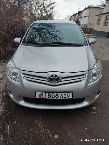 Toyota: Toyota Auris: 2010 г., 1.6 л, Механика, Бензин, Хэтчбэк