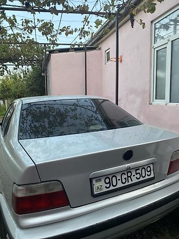 super soco tc: BMW 3 Series E36 sedan – gümüşü rəngdə. Xüsusiyyətlər: - Kuzov — 2
