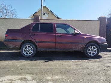 Volkswagen: Volkswagen Vento: 1993 г., 1.8 л, Механика, Бензин, Седан