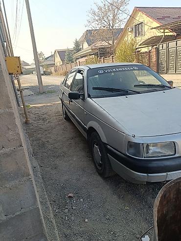 Унаа сатуу: Volkswagen Passat: 1990 г., 1.8 л, Кол менен иштөөчү, Бензин, Седан — 4