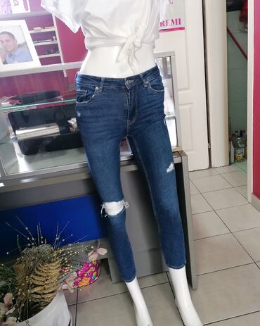 Farmerke: Farmerice jednom nošene
Vel 27
BUKVALNO nove — 6