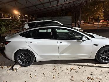 id4 pro: Tesla Model 3: 2022 г., Электромобиль, Седан — 5