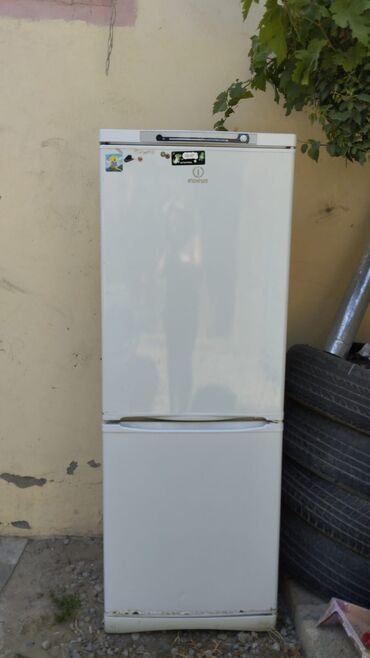 indesit baku: İşlənmiş 2 qapılı Indesit Soyuducu Satılır, rəng - Ağ