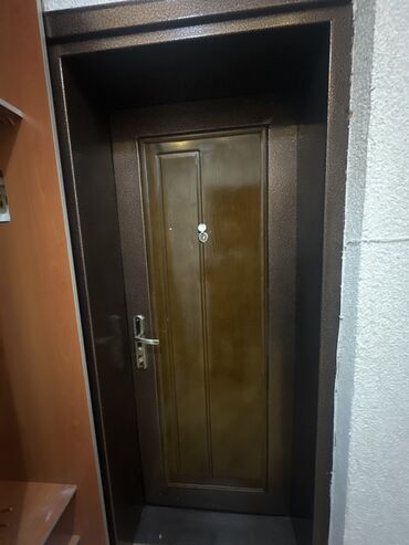 Beton və beton məmulatları: Az istifadə edilmiş Dəmir giriş qapısı – komplekt Əla vəziyyətdədir -