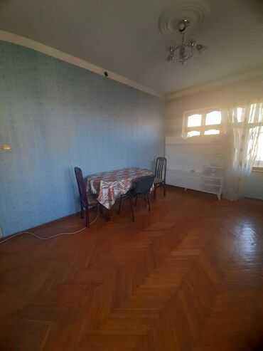 Otaqların satışı: Satılır: işıqlı, geniş zal otağı Bakıxanovda İcranın arxasında 7/9 — 13