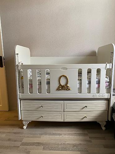 Uşaq beşiyi. 4 yaşa qədər yata bilər. Sağlamdır. Quraşdırma zamanı