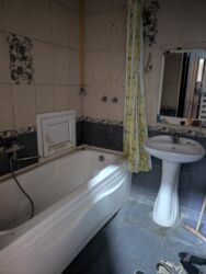 Uzunmüddətli kirayə mənzillər: Bakixanov qəsəbəsi(Razin),Kristal şadlıq sarayın yanında,1/3 binada — 8