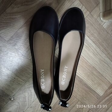 польская обувь: Туфли 39, түсү - Кара