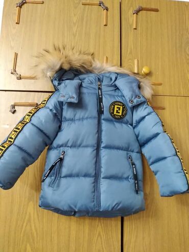 шуба детский: Продаю новую зимнюю куртку на 2 года. покупала для сына размер не