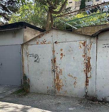 surusken satilir: Dəmir qaraj satılır Sadəcə qaraj satılır Dəmir konstruksiya ayrı ayrı — 1
