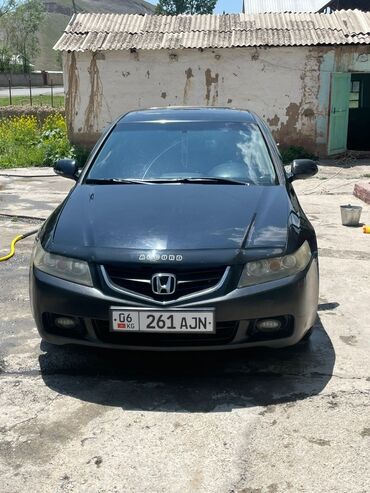 купить машину шевроле: Автомобиль Honda Accord, выполненный в темно-синем цвете. На капоте