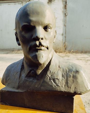 Скульптурный бюст В. И. Ленина, 1969г. металл. Скульптор Ю.П at lalafo.kg Скульптурный бюст В. И. Ленина, 1969г. металл. Скульптор Ю.П