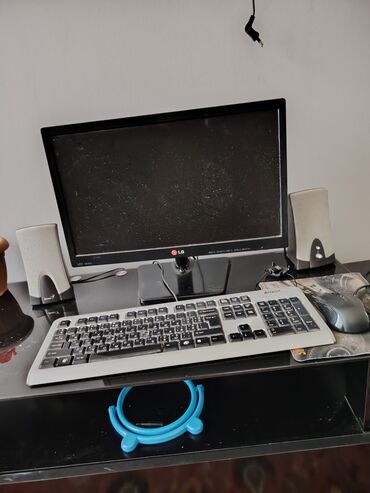 Masaüstü kompüterlər və iş stansiyaları: Salam tam islekdi elave neyi var verlecek telfonla barter olnur — 3