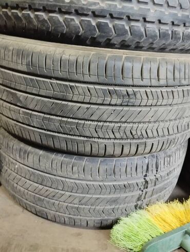 шина на соната: Продаю баллоны (3шт) размер: 195/45 R17. Цена 5000 сом