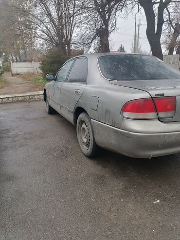 Mazda: Mazda 626: 1992 г., 2 л, Механика, Бензин, Седан