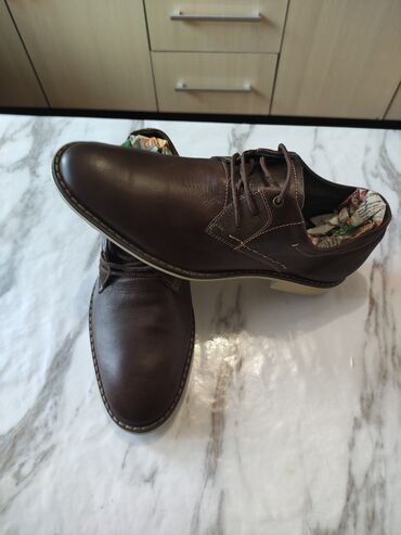 зимняя обувь мужские: Продаю туфли фирма Loiter, покупал в России за 6000рублей,новыени