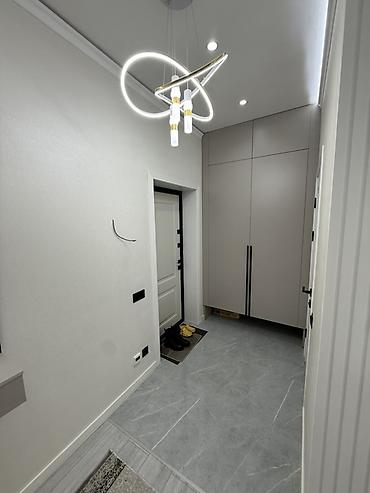 Унитазы: Современный санузел с отделкой под мрамор. - Подвесной унитаз с — 5