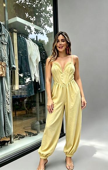 torba balmain: Ženski letnji kombinezon sa tankim bretelama
2600
Din 
S M L — 3