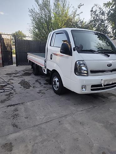 мини борт: Kia Bongo III, бортовой малотоннажный грузовик - Компоновка: кабина — 2