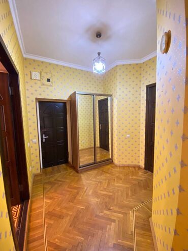 Uzunmüddətli kirayə mənzillər: 28 may metrosuna yaxın Amerika səfirliyinə yaxın 5 mertebeli binanın — 16