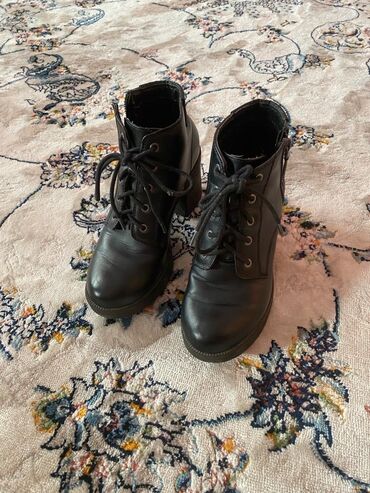 женский туфли: Ботинки и ботильоны 38, цвет - Черный