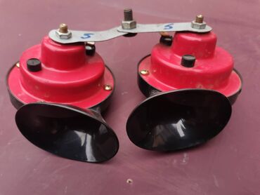 Auto delovi: Sirene za automobile par sa nosacem br.5. Polovno skinuto sa isecenog — 2