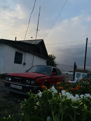BMW 318: 1988 г., 1.8 л, Механика, Бензин, Седан