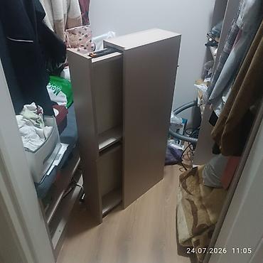 маленкий шкаф: Узкий напольный шкаф-пенал с распашными дверцами. Особенности: - — 1