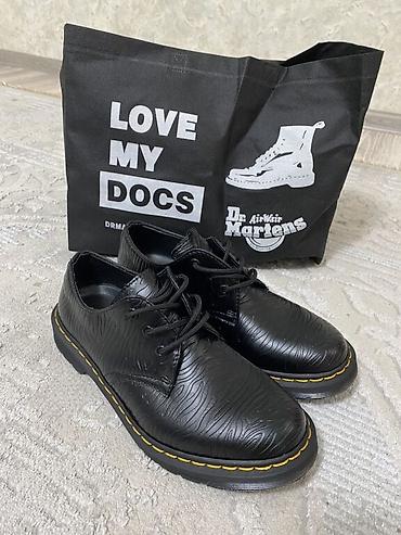 вулкани: Мужские классические ботинки Dr. Martens 1460, изготовлены из — 8