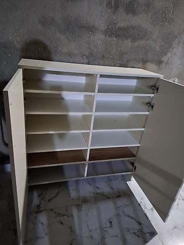 parca dolablar: Krem rəngdə iki qapılı ayaqqabı dolabı - Minimalist dizayn, parlaq ağ — 2