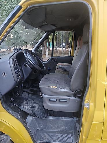 грузовой кара: Грузовой фургон Ford Transit (желтый) - Кузов: цельнометаллический — 6