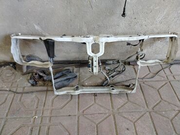 Radiatorlar: Avtomobilin ön hissəsində yerləşən bu panel dəstəyi, avtomobilin