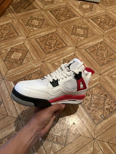 Кроссовки и спортивная обувь: Jordan 4 Продаю джорданы не оригинал, заказывал с Китая приехали