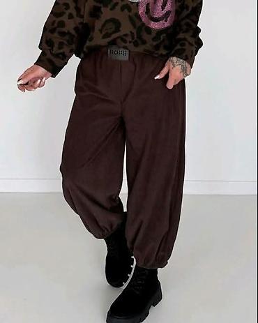 sat ar: Pantalone
Cena 2700
Uni vel.
V.22 — 2
