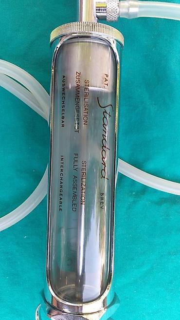 Medicinska oprema: Špric 100 ml za pretakanje ispiranje. Može i za druge namene . Kao — 3