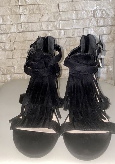 i boja crna: Sandale, 38