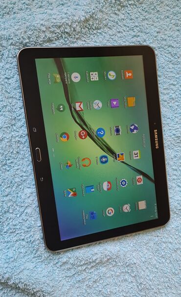 Tableti: Tablet kao nov sve radi nema mane,veliki 10 inca. jako trazen samsung — 9