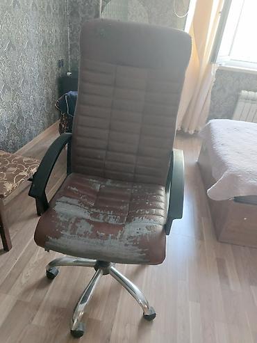 rumıniya mebeli: İşlənmiş, Təkərli, Qolları tənzimlənmir, Süni dəri — 2