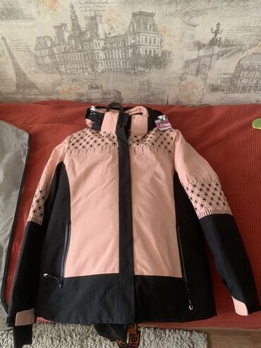 куртка горнолыжная: Куртка Тоо лыжа спорту үчүн, 44, 46 (M), Жылуулагычы менен, Чечиле турган капюшон