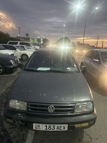 пассат 1993: Volkswagen Vento: 1993 г., 1.8 л, Механика, Бензин, Седан