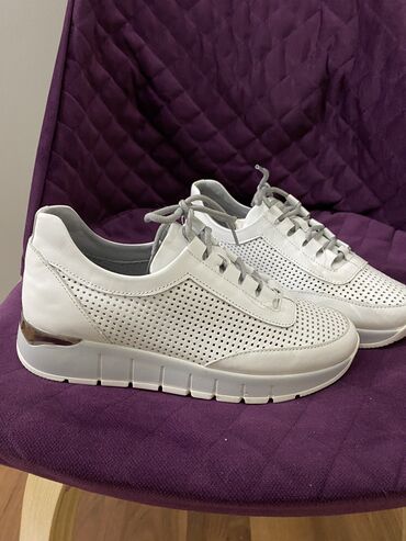 обувь белая: Продаются новые! Неношеные! Прилетели лично со мной с Турции! Качество