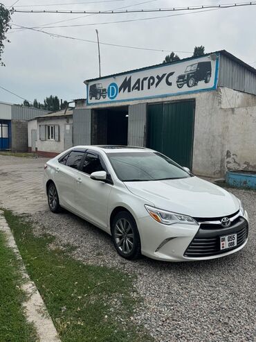 купить машину шевроле: Продается седан Toyota Camry белого цвета. Автомобиль оснащен