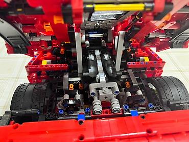 Ferrari: Конструктор‑автомобиль Ferrari (серия Technic/совместимые детали) Лего — 2