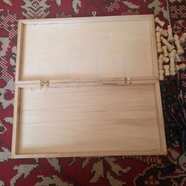 Şahmatlar: Məndə 3 dəst Şaxmat var ki, evdə yer tutduğundan satıram. 1) Böyük — 10