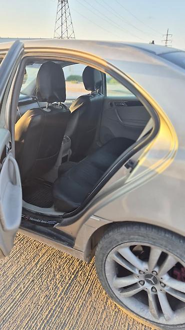 kia forte 2018: Mercedes-Benz C-Class: 2.2 l | 2001 il Sedan — 9