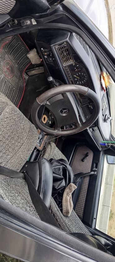 Mercedes-Benz: Mercedes-Benz 190 (W201): 1.8 l | 1991 il Sedan — 7