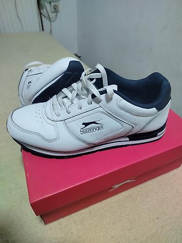 Muške patike Slazenger. malo korišćenje dobili na poklon. bez